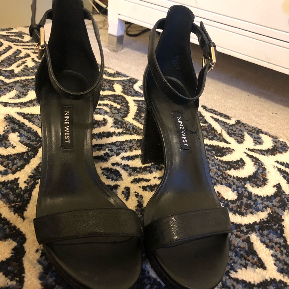 platform heels - Picture 2 of 3